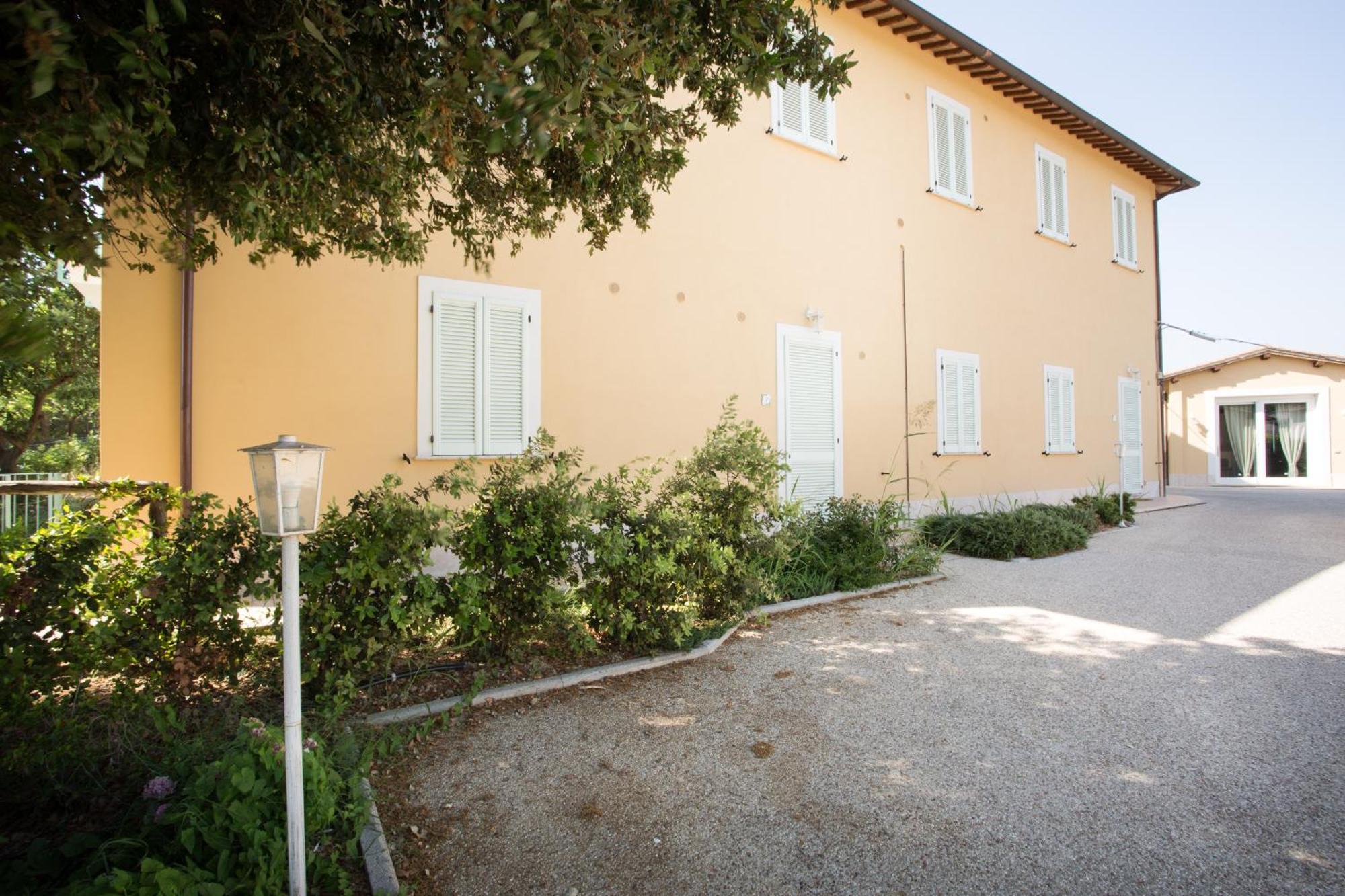 Residence Viviverde Terni Bagian luar foto